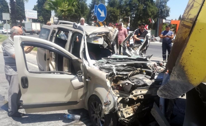 İzmir’de feci kaza: 1 kişi öldü, hamile kadın ağır yaralı