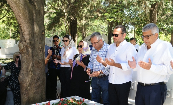 Kemal Sunal kabri başında anıldı