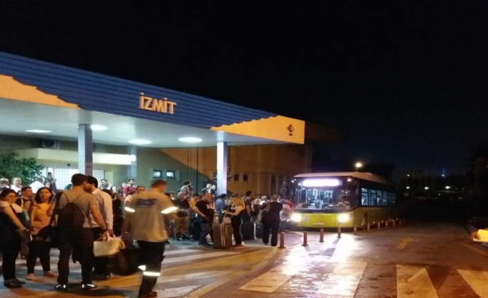 Kocaeli’de sağanak yağış demiryolu ulaşımını etkiledi