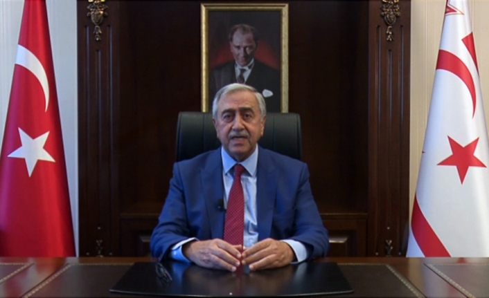 Kutlamalar Mustafa Akıncı’nın konuşmasıyla başladı