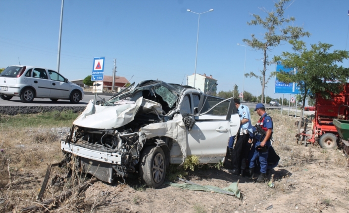 Lastiği patlayan otomobil takla attı: 1’i ağır 4 yaralı