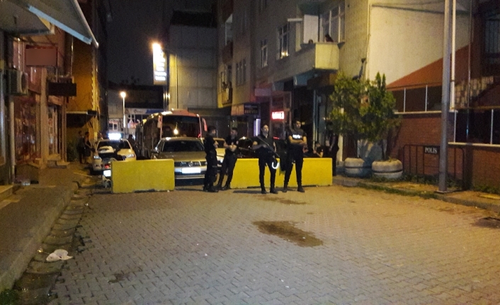 Linçten polis kurtardı