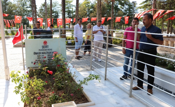 Ömer Halisdemir’in kabrine ziyaretçi akını