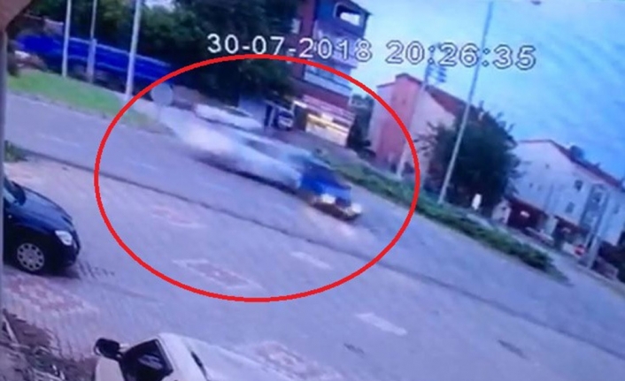 Otomobil ikiye bölündü: 2 ölü, 5 yaralı
