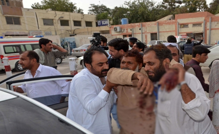 Pakistan’da seçim mitinglerine saldırı: En az 80 ölü