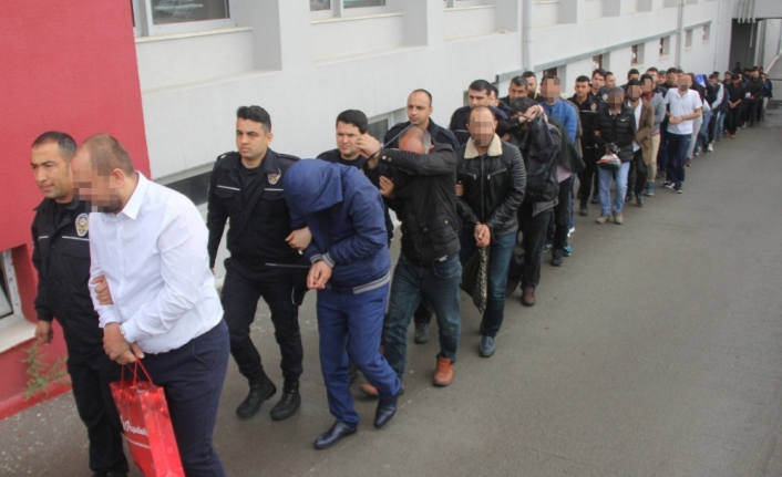 Sahte polisler birbirini dolandırdı