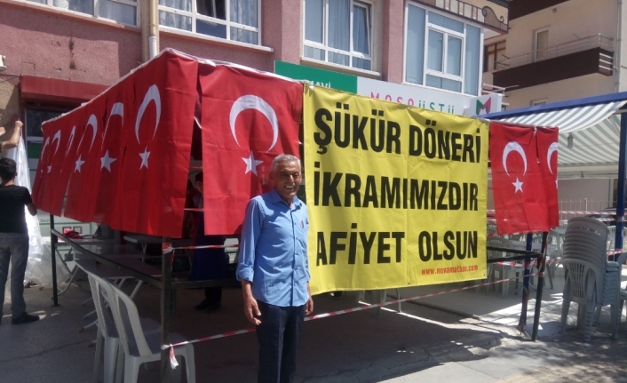 Seçimleri Erdoğan kazanınca "şükür döneri" dağıttı