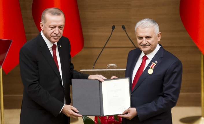 "Şeref Madalyasını yol arkadaşlığımızın nişanesi olarak görüyorum"