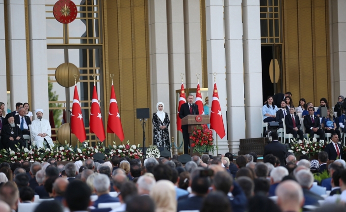 Tarihi güne görkemli tören