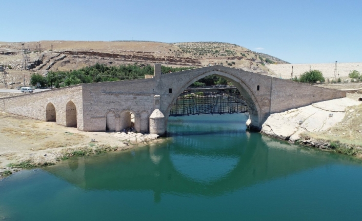 Tarihin eskitemediği köprü: Malabadi