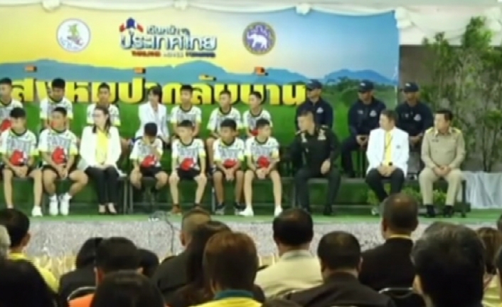 Taylandlı çocuklar ilk kez kamuoyu önüne çıktı
