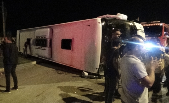 Tırla yolcu otobüsü çarpıştı: 1 ölü, 13 yaralı