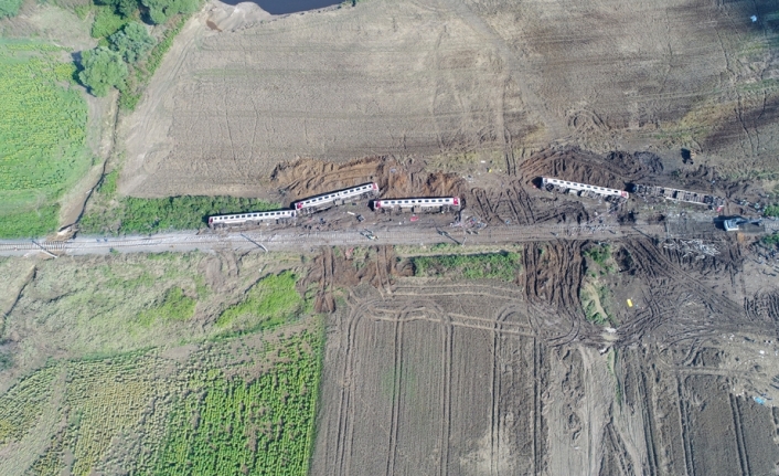 Tren enkazı havadan görüntülendi