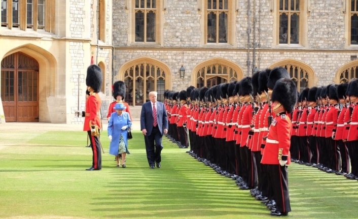 Trump, Kraliçe Elizabeth ile bir araya geldi