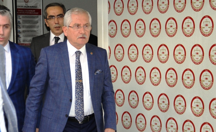 YSK Başkanı Güven, Erdoğan’ın mazbatasını teslim ediyor