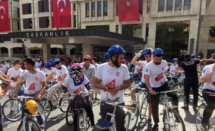 Yüzlerce genç 15 Temmuz Şehitleri için pedal çevirdi