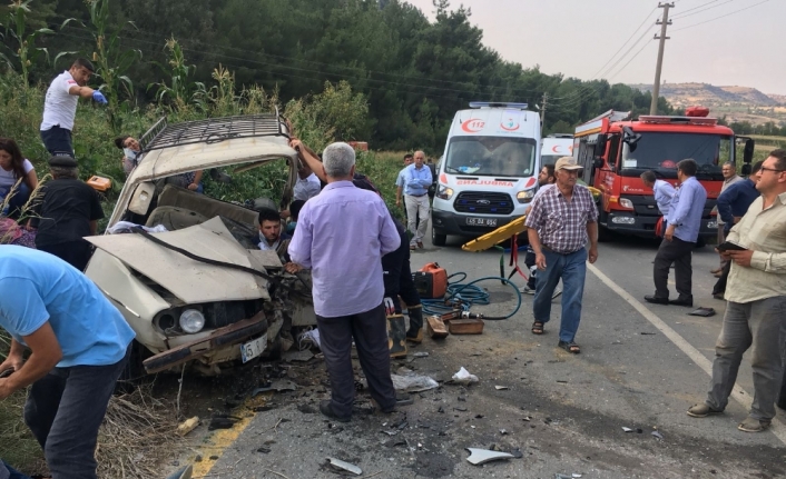 2 otomobil çarpıştı: 7 yaralı