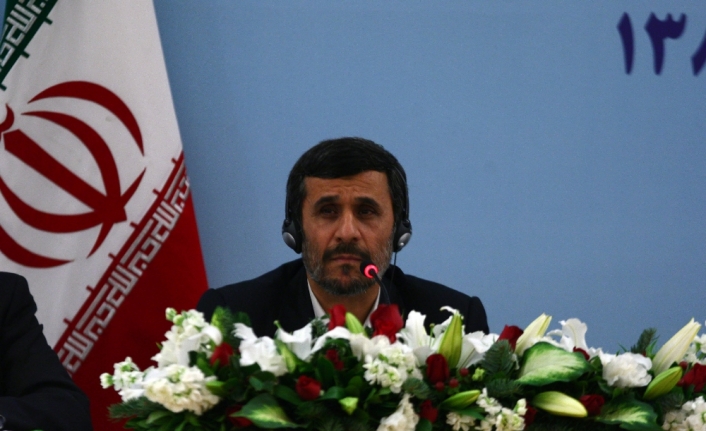 Ahmedinejad’dan Ruhani’ye istifa çağrısı