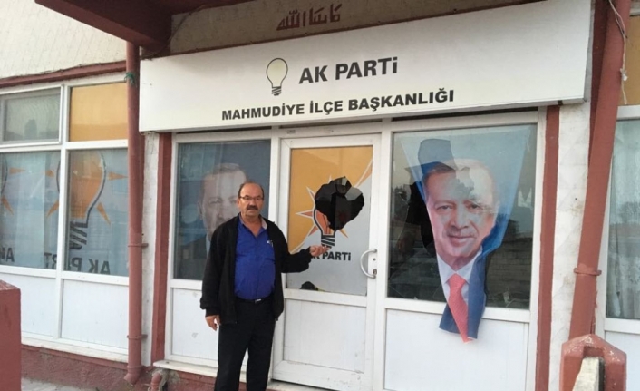 AK Parti binasına çirkin saldırı