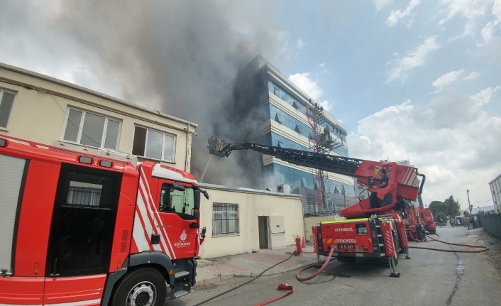 Avcılar’da tekstil atölyesinde yangın