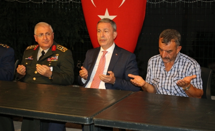 Bakan Akar ve Orgeneral Güler’den şehit ailesine taziye ziyareti