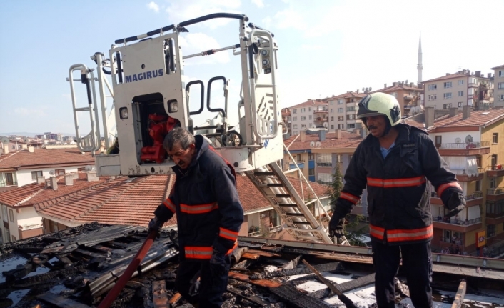 Başkent’te korkutan yangın: 4 kişi dumandan etkilendi