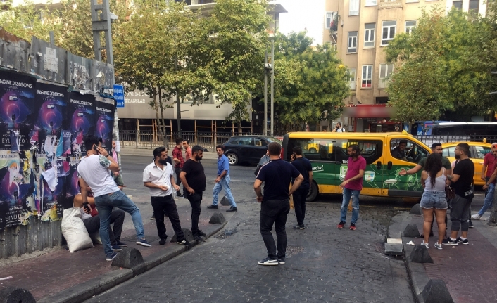 Beyoğlu’nda turistler arasında kavga: 2 yaralı