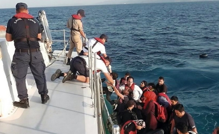Botları arızalandı: Sahil Güvenlik ekipleri kurtardı