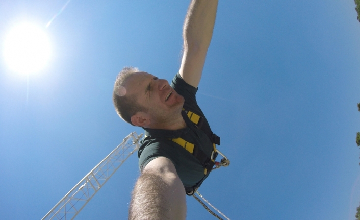 Bu da türkülü bungee jumping