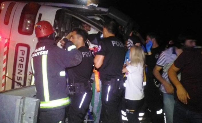 Bursa’da öğrencileri taşıyan otobüs devrildi: 1 ölü, 27 yaralı
