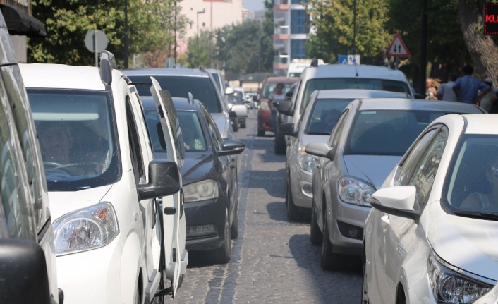 Çanakkale’de de 5 kilometrelik araç kuyruğu oluştu