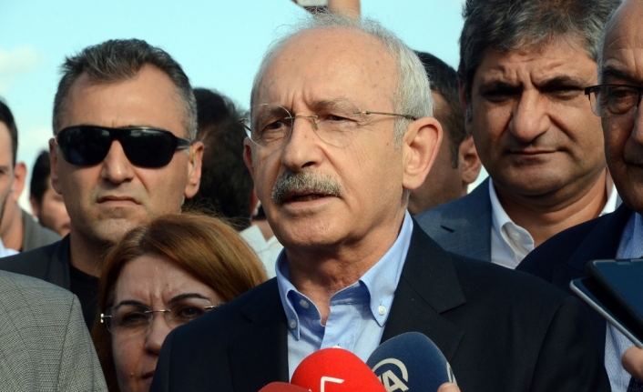 CHP lideri yıkılan köprüyü yerinde inceledi