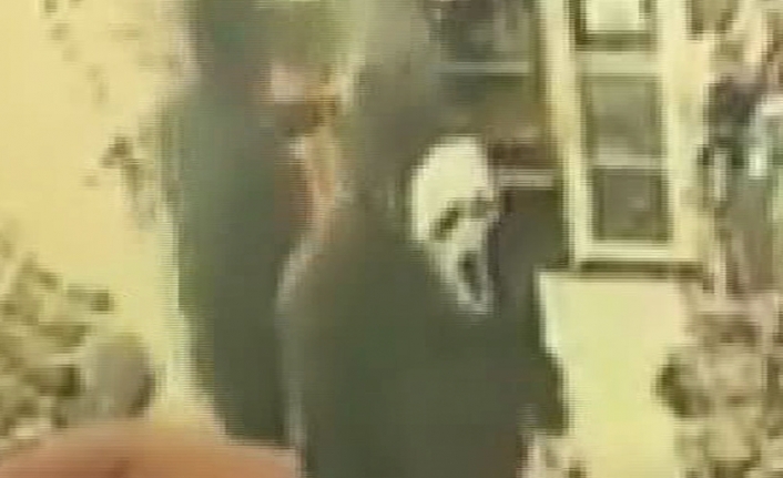 "Çığlık" maskeli silahlı soygun kamerada
