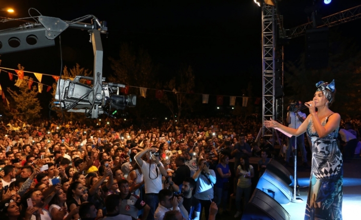 Ebru Yaşar’dan unutulmaz konser