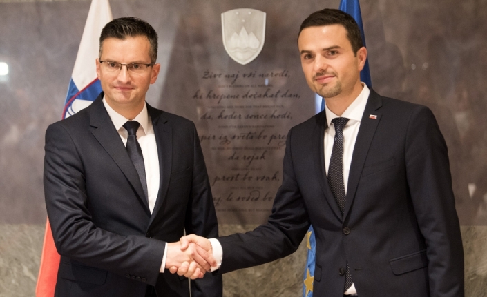 Eski komedyen Sarec Slovenya başbakanı seçildi