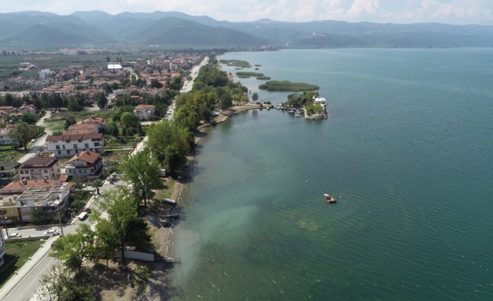 Göl dibindeki tarih havadan ve su altından görüntülendi