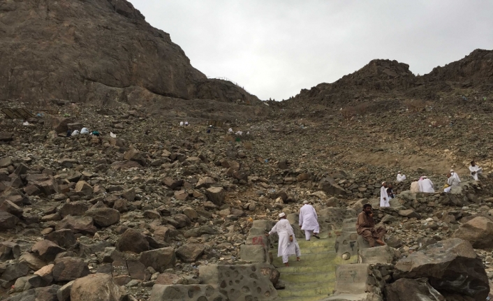 Hacı adayları Hira’da