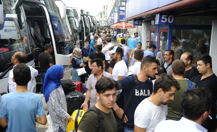 İstanbul Otogarı’nda bayram yoğunluğu