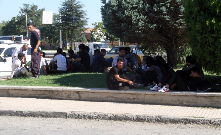 İstanbul yerine Elazığ’da bırakılan Afganlılar ortada kaldı