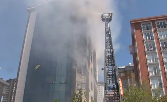 İstanbul’da 9 katlı binada yangın çıktı