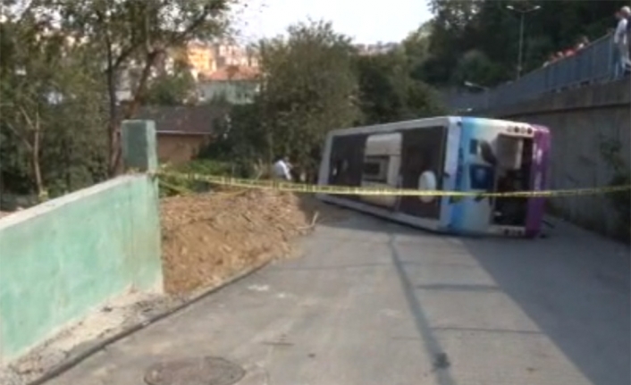 İstanbul’da otobüs devrildi