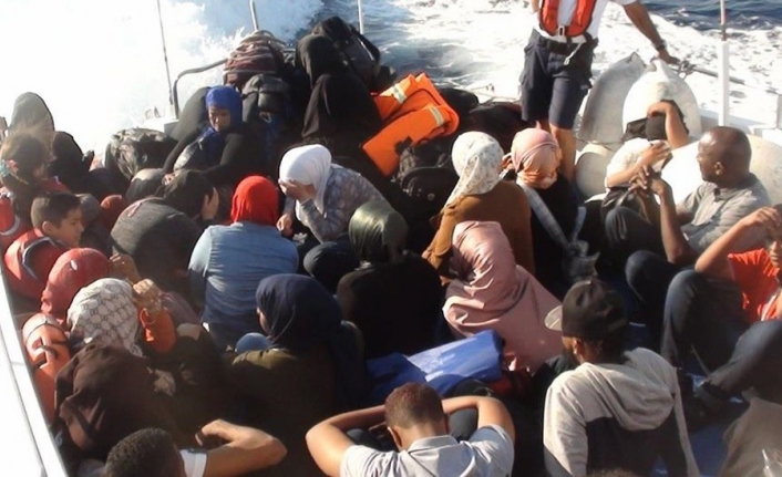 İzmir’de 85 kaçak göçmen yakalandı
