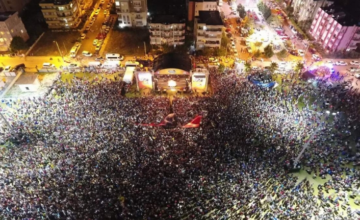 İzmir’de Yıldız Tilbe izdihamı