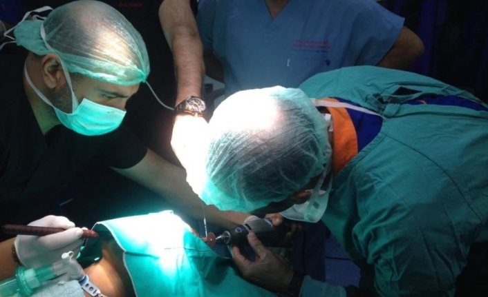 Kafasına demir saplanan çocuk ameliyata alındı