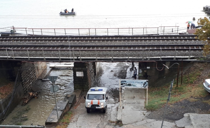 Kanalizasyona düşen çocuğun cesedi Karadeniz’den çıktı