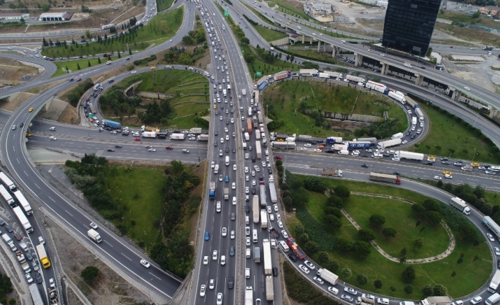 Mahmutbey gişelerinde bayram trafiği