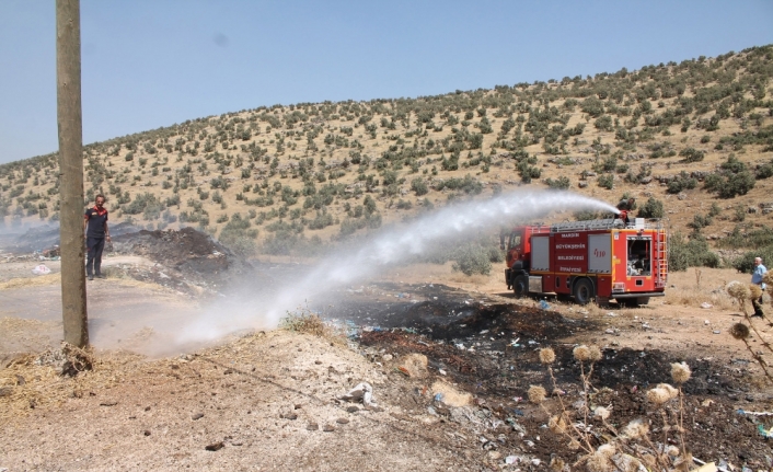 Midyat’ta ormanlık alanda çıkan yangın sürüyor