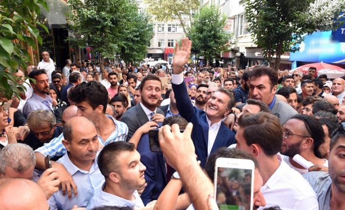 Mustafa Sarıgül’den miting gibi bayramlaşma töreni