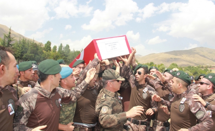 Özel harekatçı tekbir sesleri ile uğurladı