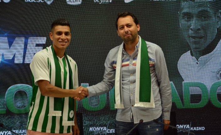 Perulu milli oyuncu Atiker Konyaspor’a imzayı attı